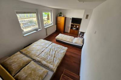 Spálňa s manželskou a 1-lôžkovou posteľou, Ubytovanie v Štúrove, Štúrovo
