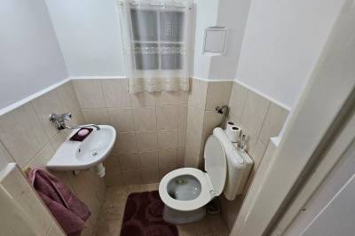 Samostatná toaleta, Ubytovanie v Štúrove, Štúrovo