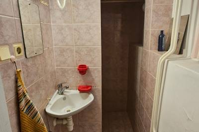 Kúpeľňa so sprchovacím kútom, Ubytovanie v Štúrove, Štúrovo