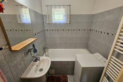Kúpeľňa s vaňou a práčkou, Ubytovanie v Štúrove, Štúrovo