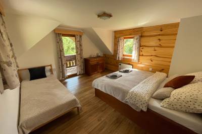 Spálňa s manželskou a 1-lôžkovou posteľou, Chata v Malej Fatre, Krasňany