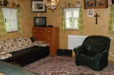 Obývačka s gaučom a TV, Drevenica u Jozefa, Vysoká nad Kysucou