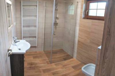 Kúpeľňa so sprchovacím kútom a WC, Chata u Wojtaska, Veľká Franková