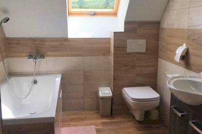 Kúpeľňa s vaňou a WC, Chata u Wojtaska, Veľká Franková