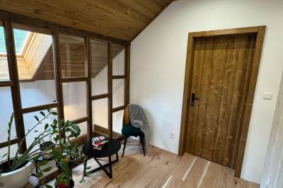 Sedenie na poschodí, Chata pod Cigerníkom, Matiašovce