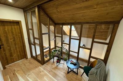 Sedenie na poschodí, Chata pod Cigerníkom, Matiašovce