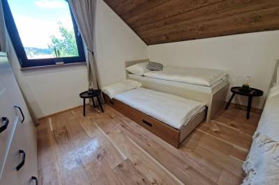 Spálňa s 1-lôžkovými posteľami a prístelkou, Chata pod Cigerníkom, Matiašovce