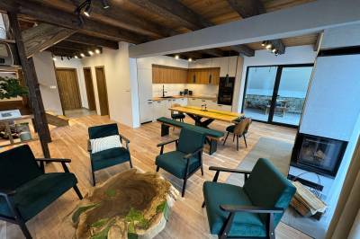 Obývačka prepojená s kuchyňou, Chata pod Cigerníkom, Matiašovce