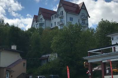 Pohľad z hlavnej cesty, VILA VLASTA - Rodinný apartmán, Vysoké Tatry