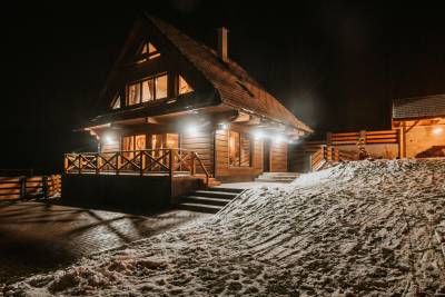 Zrub Azarka, Beňuš