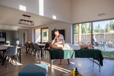 Masáže, Pekné časy na Hlobišove, Hronec