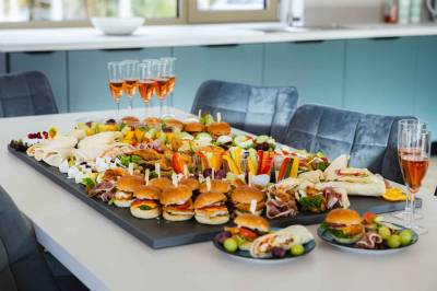 Catering, Pekné časy na Hlobišove, Hronec