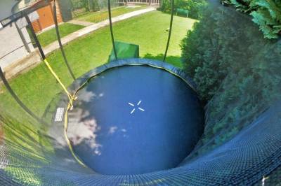 Trampolína, Chata pri Kaštieli Longevity Nature Retreat, Necpaly