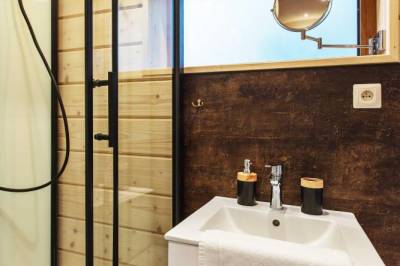 Kúpeľňa so sprchovým kútom a toaletou, Chata Glianka 3, Brezno