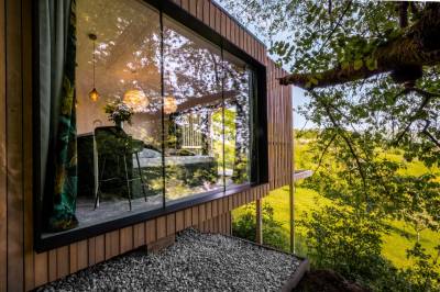 Veľké panoramatické okná s výhľadom, Kutica 4, Nová Baňa