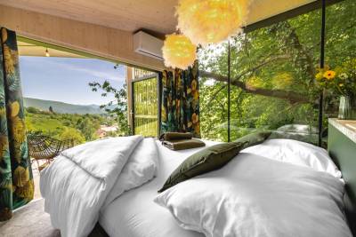 Interiér - pohodlná manželská posteľ a nezabudnuteľné výhľady, Kutica 4, Nová Baňa