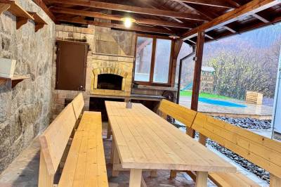 Terasa so sedením a krbom, Chata pod Horou - Nová Baňa, Nová Baňa