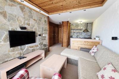 Obývacia izba prepojená s kuchyňou a jedálenskou časťou, Apartmán TRAVEL - Hotel Kukučka, Vysoké Tatry