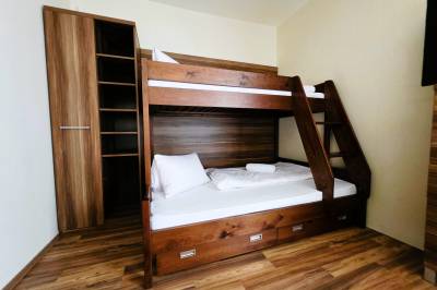 Poschodová posteľ v spálni, Apartmán TRAVEL Veľká Lomnica, Veľká Lomnica