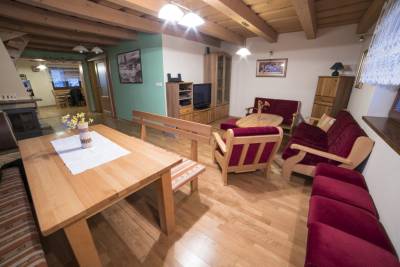 Obývačka s jedálenským posedením, Chata Margit, Oravská Lesná