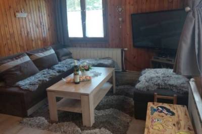 Obývačka s posedením a TV, Chata Livka, Kunerad