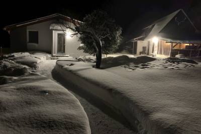 Nočný exteriér v zime, Dom Joves, Štôla