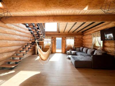 Líška Obývacia miestnosť, Zrubová rozprávka nad rybníkom, Kostolná Ves