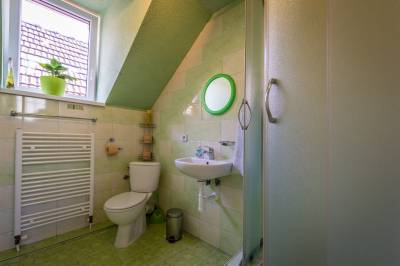 Kúpeľňa s toaletou a sprchovým kútom, Ubytovanie u Štefana, Závažná Poruba