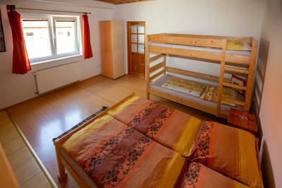 4-lôžková spálňa s poschodovou posteľou, Ubytovanie u Štefana, Závažná Poruba