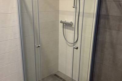 Kúpelňa so sprchovým kútom, Apartmán Liso, Bobrovec