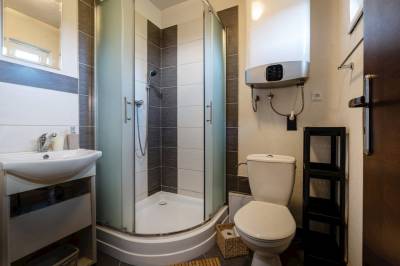 Kúpelňa s toaletou - mezonetový apartmán, Apartmány Piemonti Bešeňová, Bešeňová