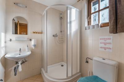 Kúpelňa so sprchovacím kútom, Chaty Liptov - Drevenice, Liptovský Trnovec