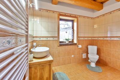 Kúpelňa s toaletou a sprchovým kútom, Drevenica Horehronka, Závadka nad Hronom