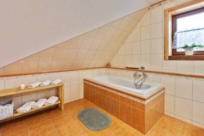 Kúpelňa s toaletou a vaňou, Drevenica Horehronka, Závadka nad Hronom