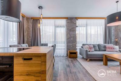 Obývacia časť prepojená s kuchyňou, TATRA SUITES, Vila Himalaya - Family suite 103, Vysoké Tatry