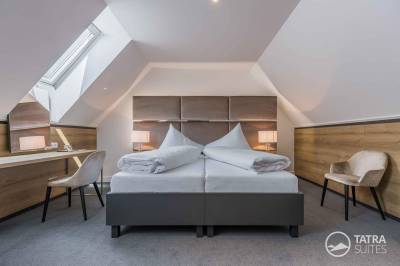 Spálňa s veľkou manželskou posteľou, TATRA SUITES - Deforte Star View 301, Poprad