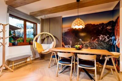 Jedálenské posedenie so závesným kreslom, AC Cactus Luxury Villa High Tatras private Wellness, Veľká Lomnica