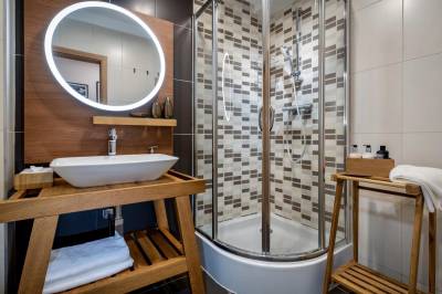 Kúpeľňa so sprchovým kútom, AC Cactus Luxury Apartment High Tatras, Veľká Lomnica