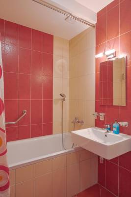 Kúpeľňa s vaňou a umývadlom, AC Apartmán v srdci Tatier, Vysoké Tatry