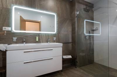 Kúpeľňa so sprchovým kútom, AC Apartmán Daniel Hrebienok, Vysoké Tatry
