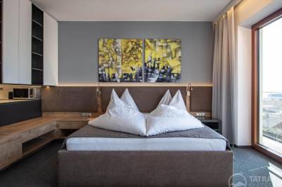 Spálňová časť s manželskou posteľou, TATRA SUITES - Luxury Studio A303, Vysoké Tatry