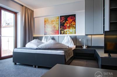 Spálňová časť s manželskou posteľou, TATRA SUITES - Luxury Studio A304, Vysoké Tatry