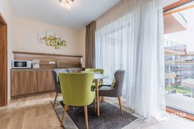 Jedálenský stôl so sedením, TATRA SUITES - Harmony Apartment B301, Vysoké Tatry