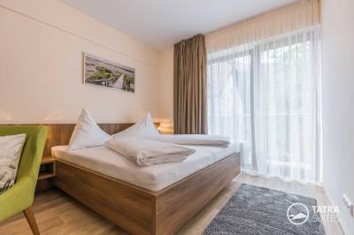 Spálňa 2 s pohodlnou manželskou posteľou, TATRA SUITES - Harmony Apartment B301, Vysoké Tatry