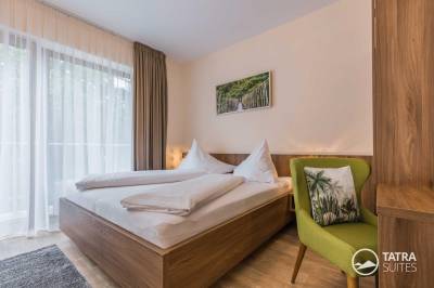 Spálňa 1 s pohodlnou manželskou posteľou, TATRA SUITES - Harmony Apartment B301, Vysoké Tatry