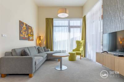Obývačka s TV, TATRA SUITES - Senior Lux Apartment C413, Vysoké Tatry