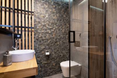 Kúpeľňa s toaletou a sprchovým kútom, AC Apartmán Hrebienok D408, Vysoké Tatry