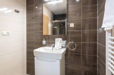 Kúpeľňa so sprchovým kútom, AC Apartmán Hrebienok D413, Vysoké Tatry