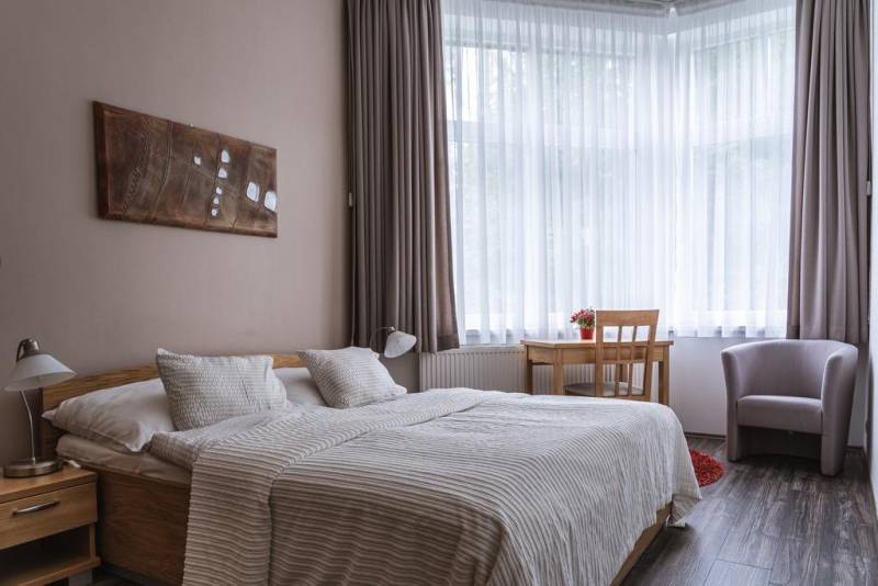 Spálňa s manželskou posteľou, AC Apartmán Lomnica 6 s výhľadom na hory, Vysoké Tatry