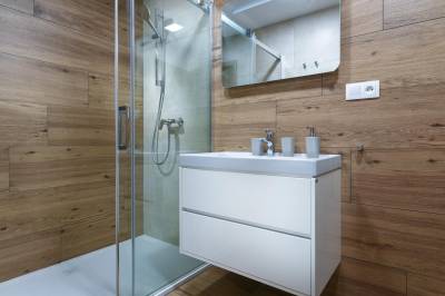 Kúpeľňa so sprchovým kútom, AC Štúdio Armeria 5.1, Vysoké Tatry